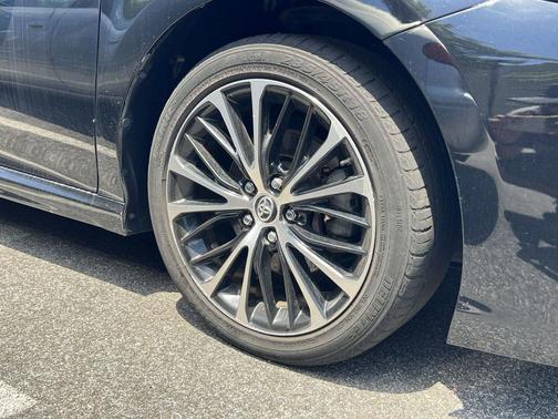 Midnight Black Metallic 2018 Toyota Camry SE