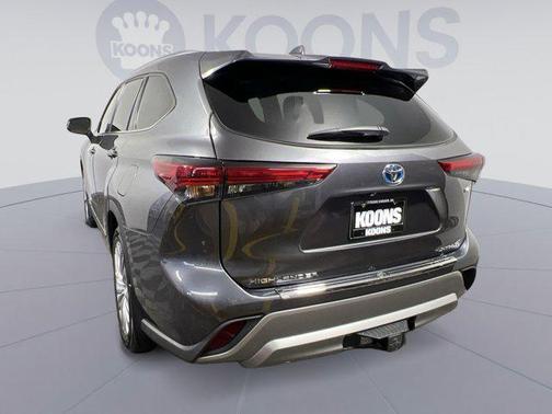 2022 Toyota Highlander Hybrid Platinum