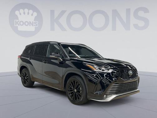 Midnight Black Metallic 2023 Toyota Highlander XSE