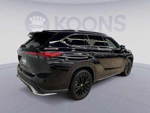 Midnight Black Metallic 2023 Toyota Highlander XSE