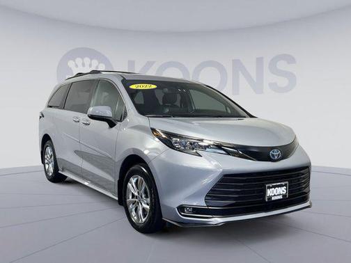 Cement 2023 Toyota Sienna Woodland Edition 7-Passenger