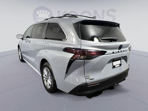 Cement 2023 Toyota Sienna Woodland Edition 7-Passenger