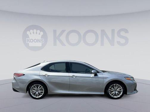 2019 Toyota Camry Hybrid XLE