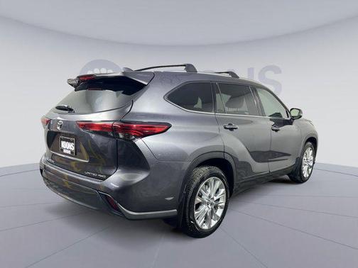 2022 Toyota Highlander Limited