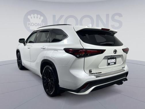 Wind Chill Pearl 2024 Toyota Highlander XSE