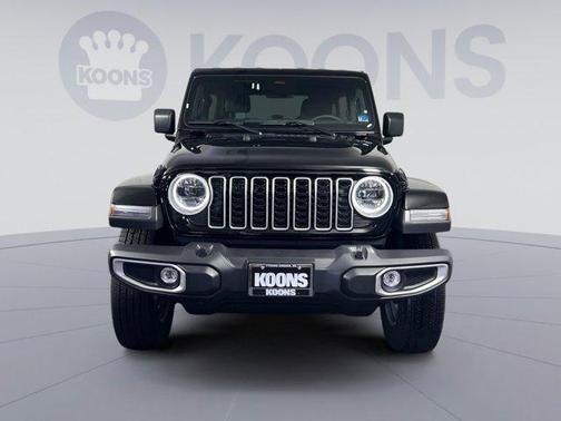 Black Clearcoat 2025 Jeep Wrangler 4-Door Sahara 4x4