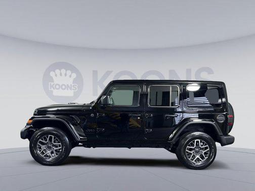 Black Clearcoat 2025 Jeep Wrangler 4-Door Sahara 4x4