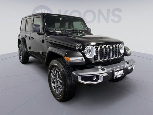 Black Clearcoat 2025 Jeep Wrangler 4-Door Sahara 4x4