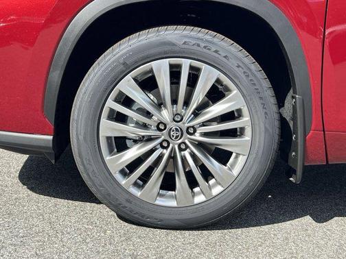 2025 Toyota Highlander Platinum