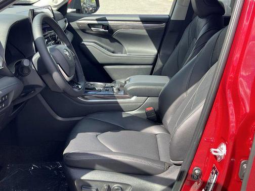 2025 Toyota Highlander Platinum
