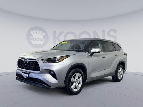 Celestial Silver Metallic 2025 Toyota Highlander LE