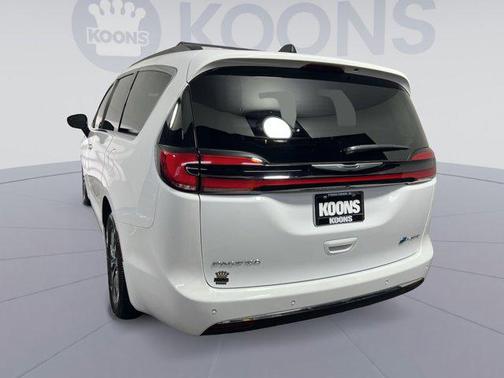 2024 Chrysler Pacifica Hybrid Select