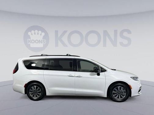 2024 Chrysler Pacifica Hybrid Select