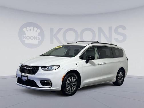 2024 Chrysler Pacifica Hybrid Select