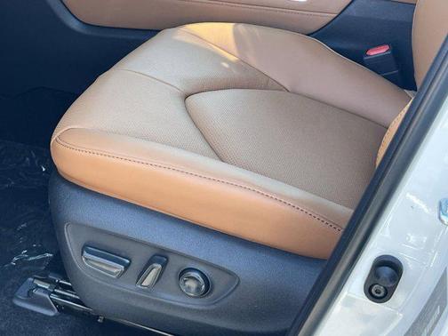 Wind Chill Pearl 2026 Toyota Highlander Hybrid Platinum