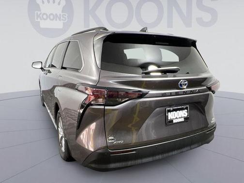 2024 Toyota Sienna XLE
