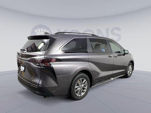 2024 Toyota Sienna XLE