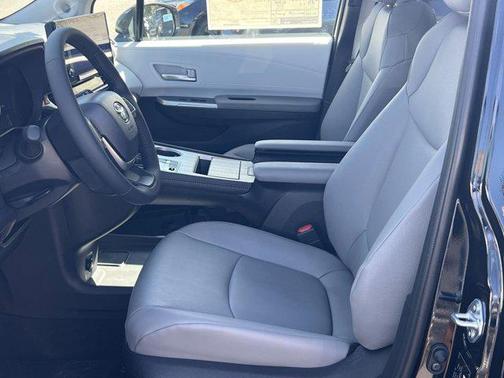 2025 Toyota Sienna XLE 7 Passenger