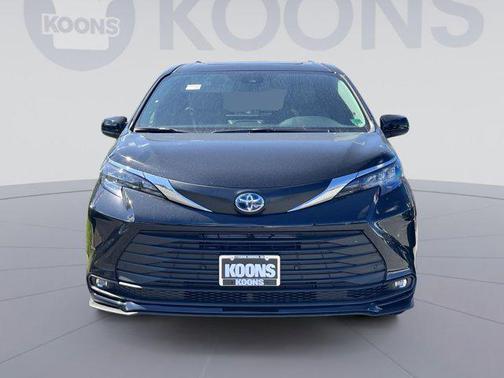2025 Toyota Sienna XLE 7 Passenger