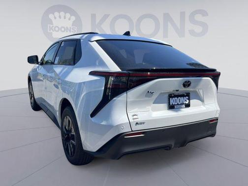 Wind Chill Pearl 2026 Toyota bZ XLE Plus