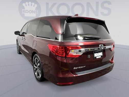 Deep Scarlet Pearl 2019 Honda Odyssey Elite