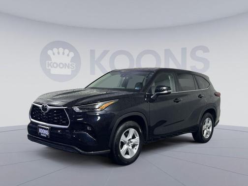 Midnight Black Metallic 2025 Toyota Highlander LE