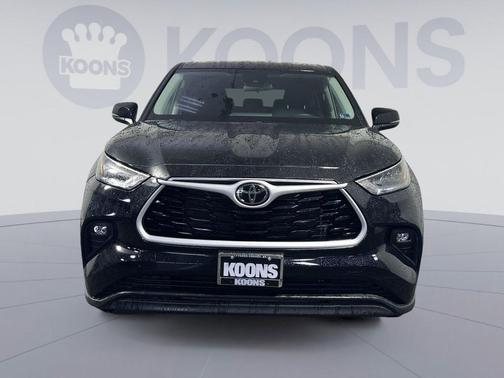 Midnight Black Metallic 2025 Toyota Highlander LE