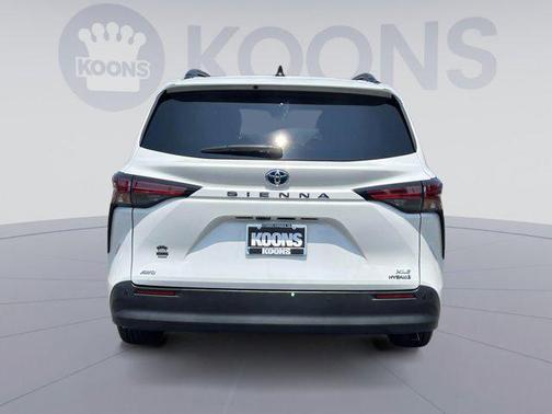2022 Toyota Sienna XLE 7 Passenger