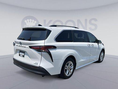 2022 Toyota Sienna XLE 7 Passenger