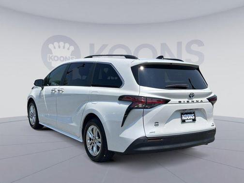 2022 Toyota Sienna XLE 7 Passenger