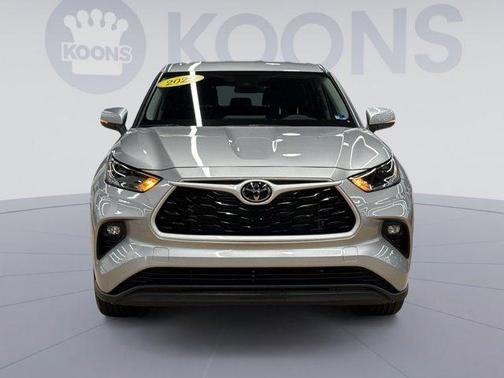 Celestial Silver Metallic 2025 Toyota Highlander LE