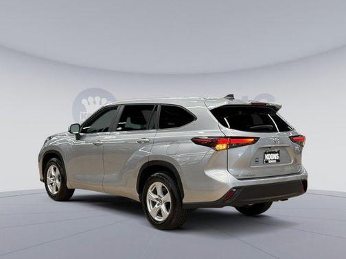 Celestial Silver Metallic 2025 Toyota Highlander LE