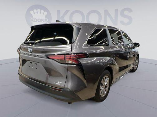 2021 Toyota Sienna LE