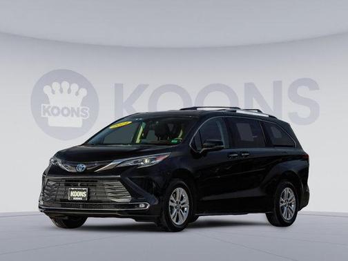 Midnight Black Metallic 2024 Toyota Sienna Platinum