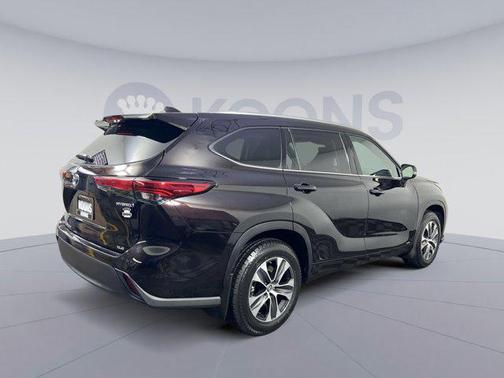 2022 Toyota Highlander Hybrid XLE