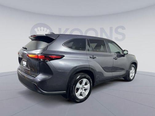 Magnetic Gray Metallic 2024 Toyota Highlander LE