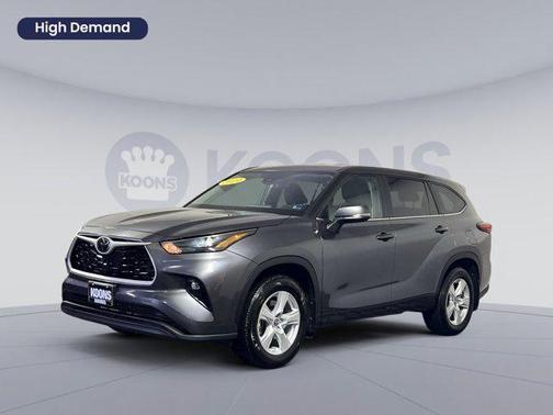 Magnetic Gray Metallic 2024 Toyota Highlander LE