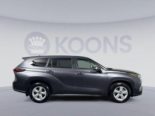 Magnetic Gray Metallic 2024 Toyota Highlander LE