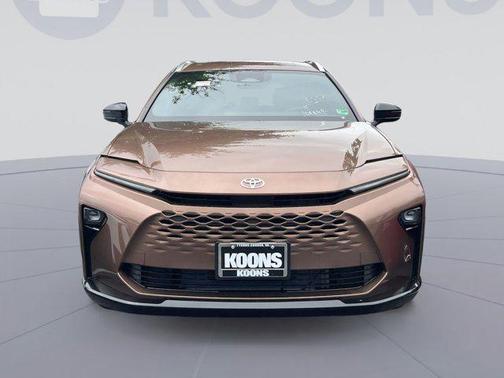 2025 Toyota Crown Signia XLE