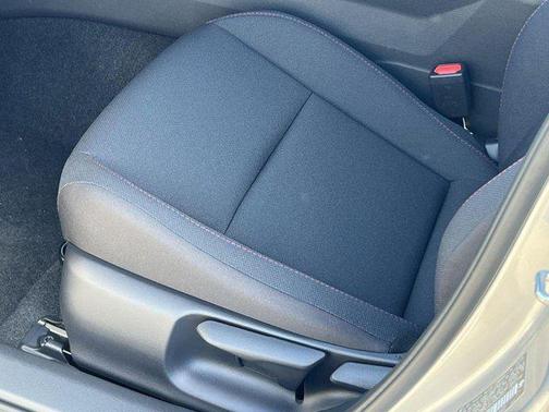 2025 Toyota Prius L