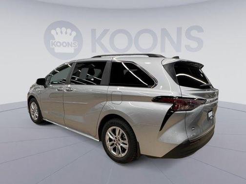 2023 Toyota Sienna XLE