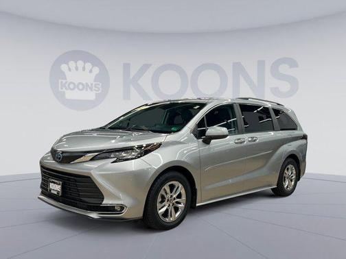 2023 Toyota Sienna XLE