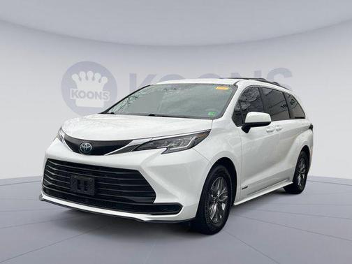 2021 Toyota Sienna LE