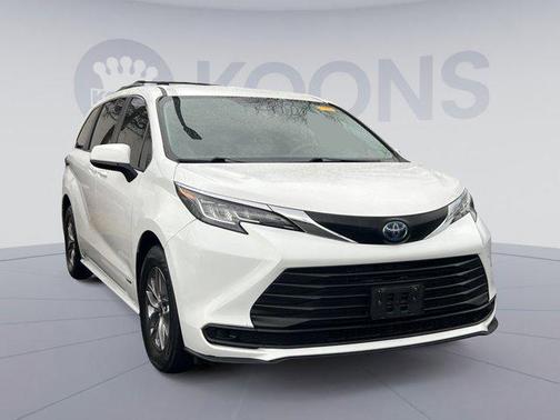 2021 Toyota Sienna LE