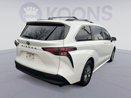 2021 Toyota Sienna LE