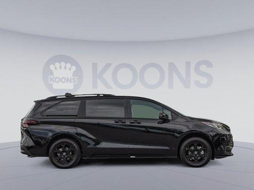 2025 Toyota Sienna Woodland Edition