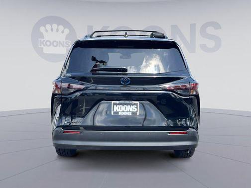 2025 Toyota Sienna Woodland Edition