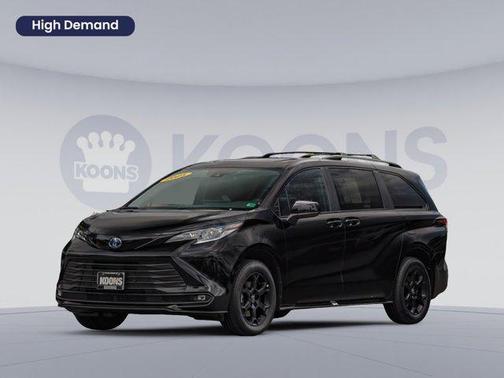 2025 Toyota Sienna Woodland Edition