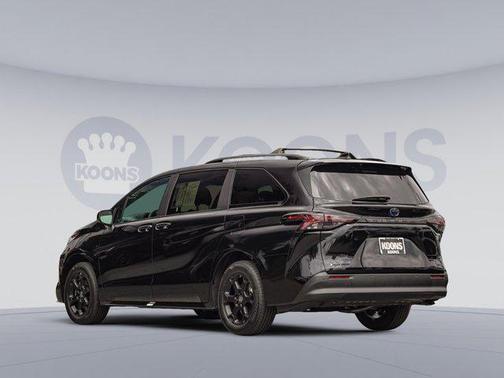 2025 Toyota Sienna Woodland Edition