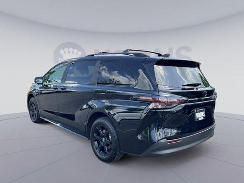 2025 Toyota Sienna Woodland Edition